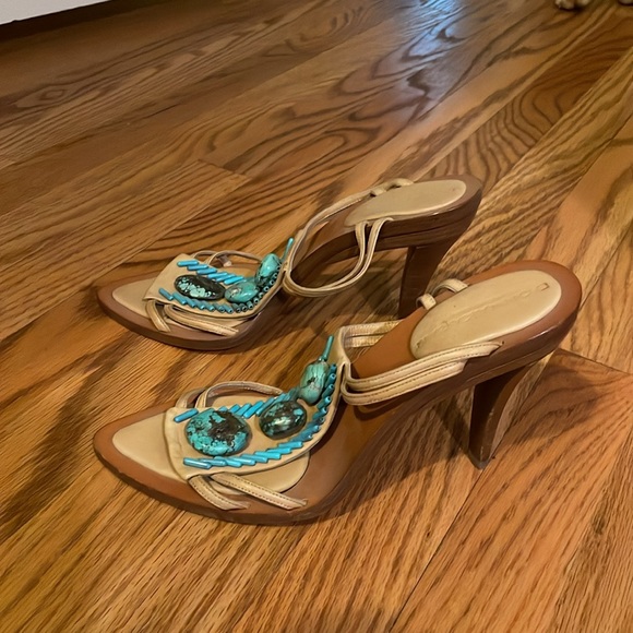 Beautiful Donna Karan heels - Picture 2 of 5